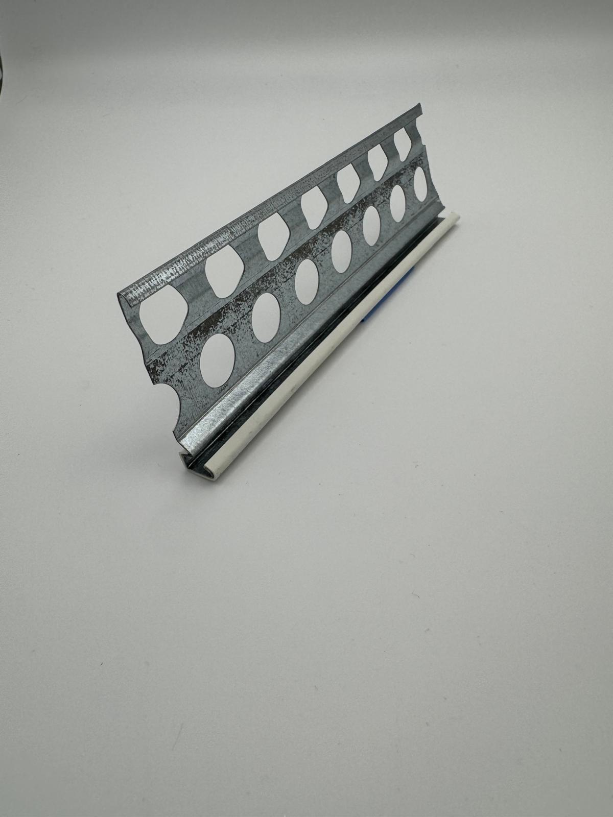 Cornière Galva Perforé avec jonc PVC